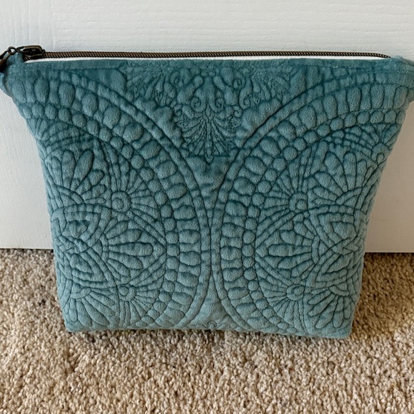 Quilted Teal Pouch - Picture 1 of 3